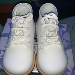 Cute white shoes